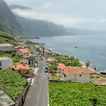 Scenic With Panoramic Sea & Mountain Views In Appartement São Vicente