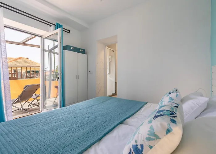 Scenic With Panoramic Sea & Mountain Views In Apartamento São Vicente